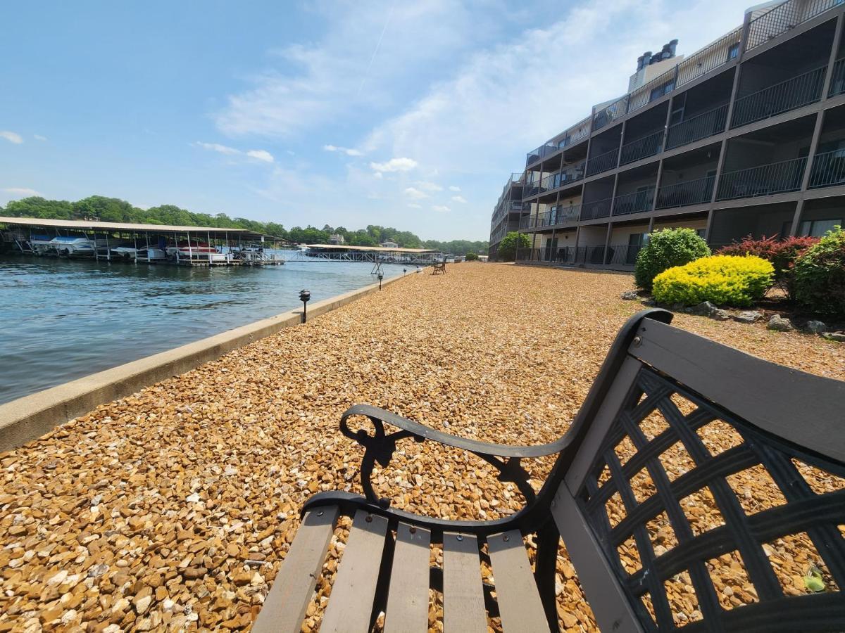 Lakefront Condo With A View Osage Beach Exterior foto